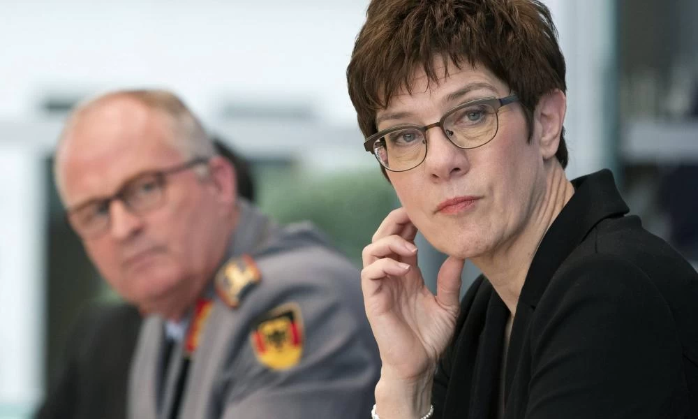 Η Γερμανίδα Άνεγκρετ Κραμπ-Καρενμπάουερ υποψήφια για ΓΓ του ΝΑΤΟ